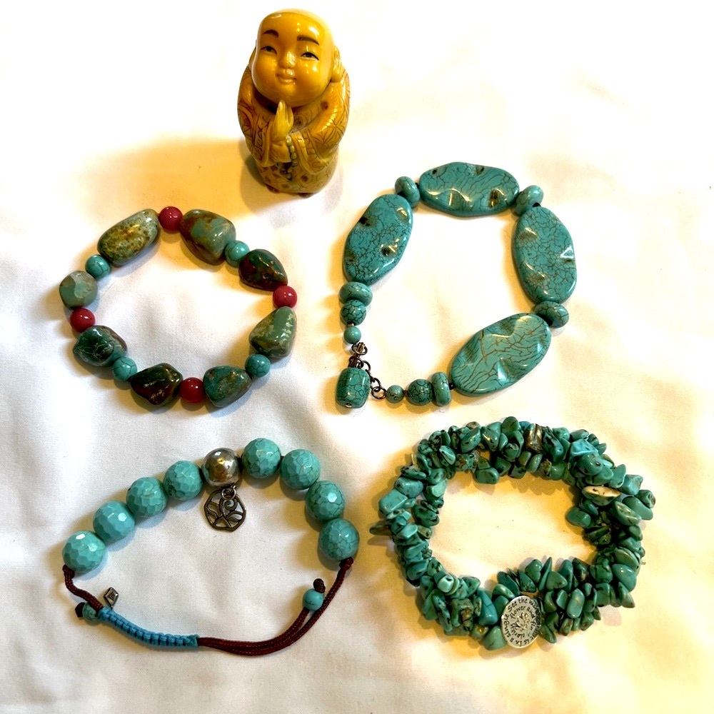 4 Turquoise one-size-fits-all bracelets. Very cute!!